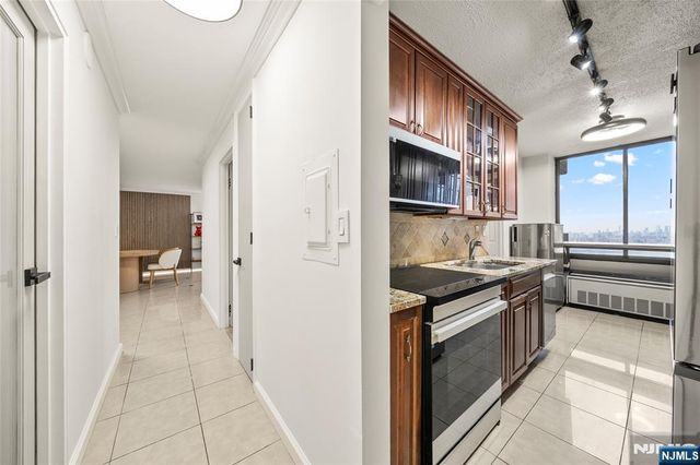 200 Winston Drive 2110, Cliffside Park, NJ 07010