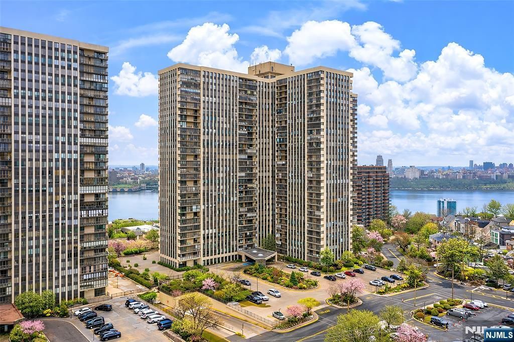 200 Winston Drive 2110, Cliffside Park, NJ 07010