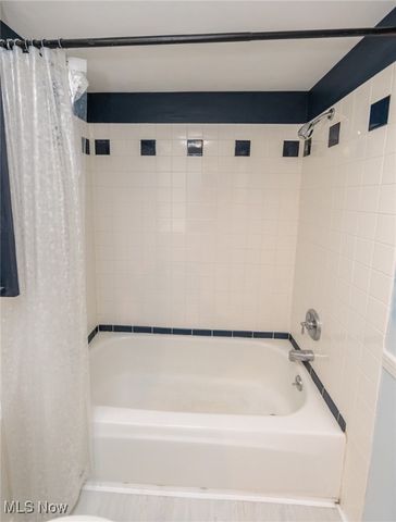 7030 Carriage Hill Drive 202, Brecksville, OH 44141