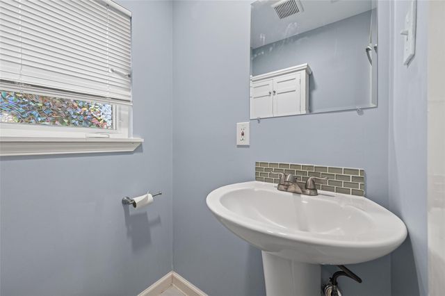 4715 Chapman Street, Houston, TX 77009