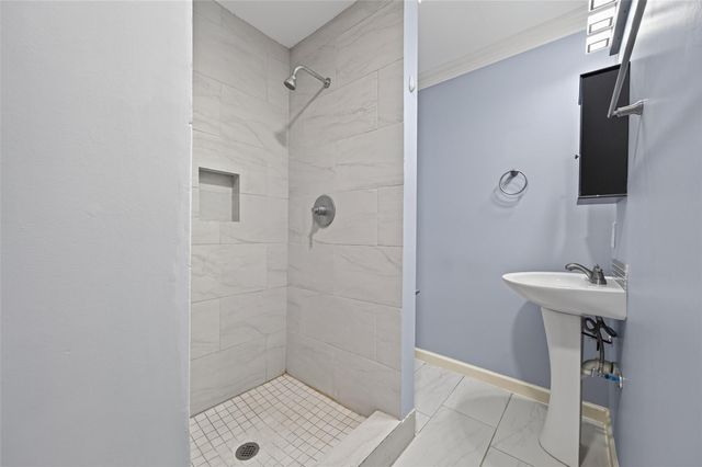 4715 Chapman Street, Houston, TX 77009