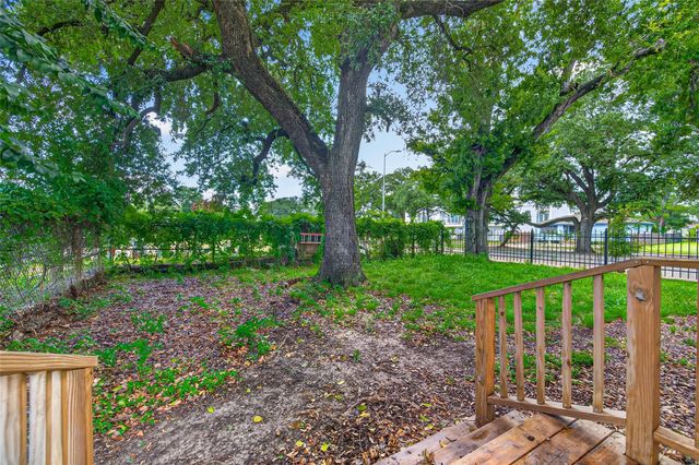 4715 Chapman Street, Houston, TX 77009