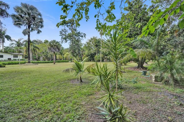 14270 SW 20th Street, Davie, FL 33325