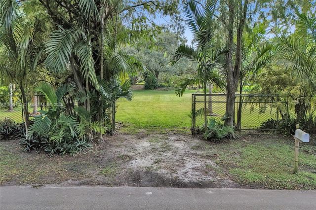 14270 SW 20th Street, Davie, FL 33325