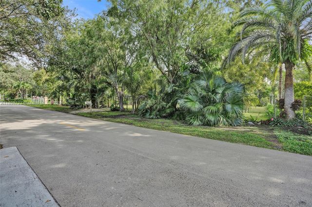 14270 SW 20th Street, Davie, FL 33325