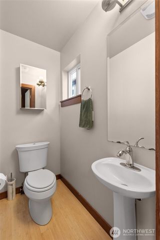 4005 7th Avenue NE, Seattle, WA 98105