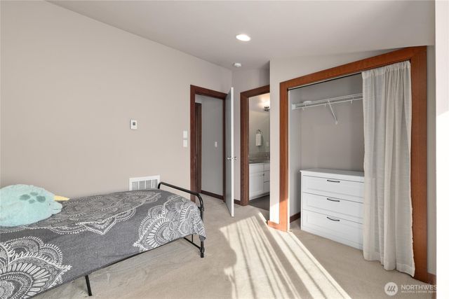 4005 7th Avenue NE, Seattle, WA 98105