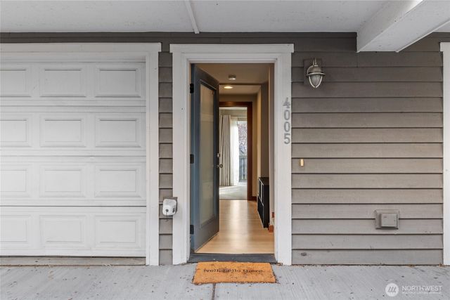 4005 7th Avenue NE, Seattle, WA 98105