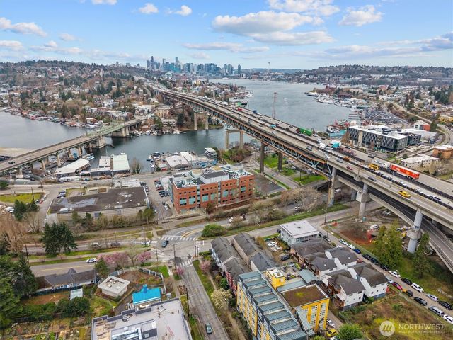 4005 7th Avenue NE, Seattle, WA 98105