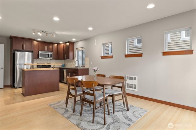 4005 7th Avenue NE, Seattle, WA 98105