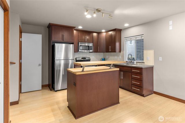 4005 7th Avenue NE, Seattle, WA 98105