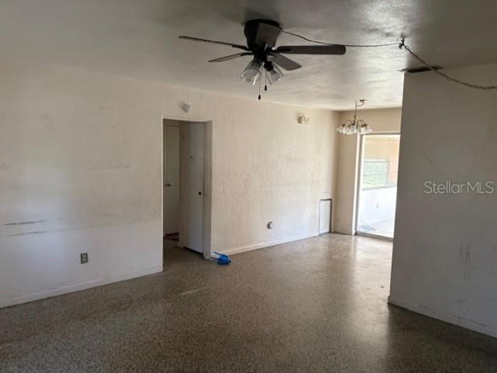 Image 2 of property listing at 8 FLAMEVINE LANE, Debary, FL 32713