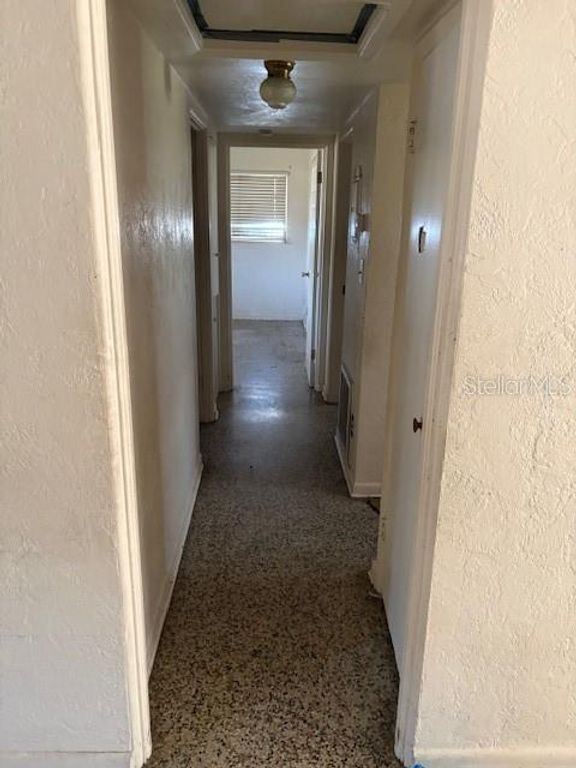 Image 5 of property listing at 8 FLAMEVINE LANE, Debary, FL 32713