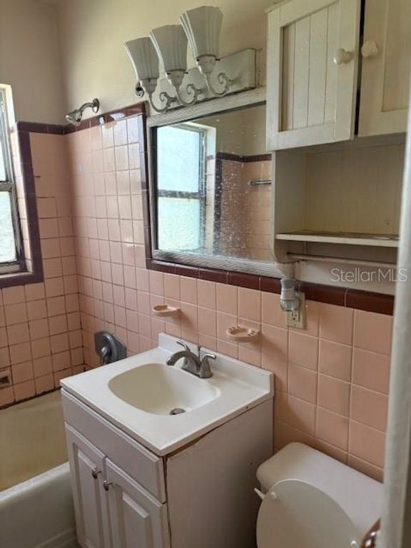 Image 6 of property listing at 8 FLAMEVINE LANE, Debary, FL 32713