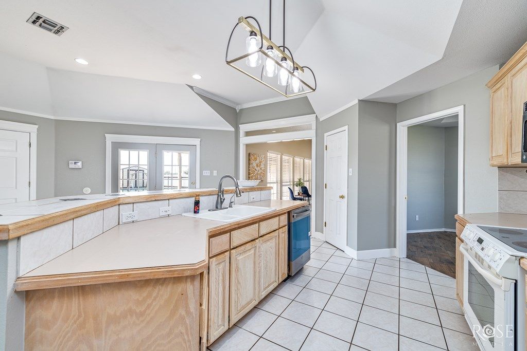 Image 15 of property listing at 7593 Plantation Court, Wall, TX 76957