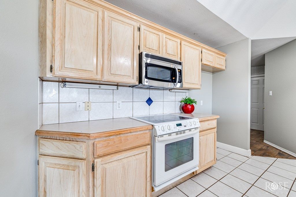 Image 16 of property listing at 7593 Plantation Court, Wall, TX 76957