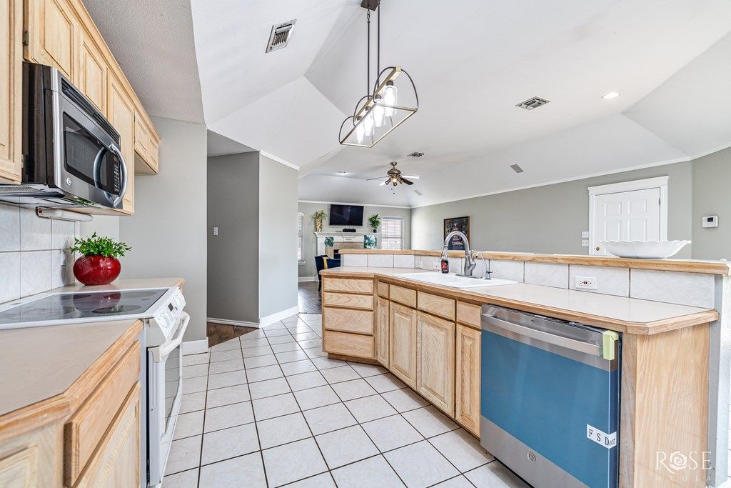 Image 17 of property listing at 7593 Plantation Court, Wall, TX 76957