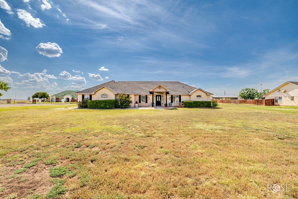 Image 2 of property listing at 7593 Plantation Court, Wall, TX 76957