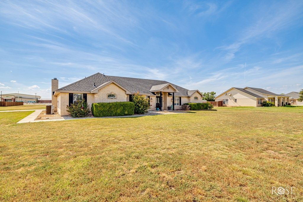 Image 4 of property listing at 7593 Plantation Court, Wall, TX 76957