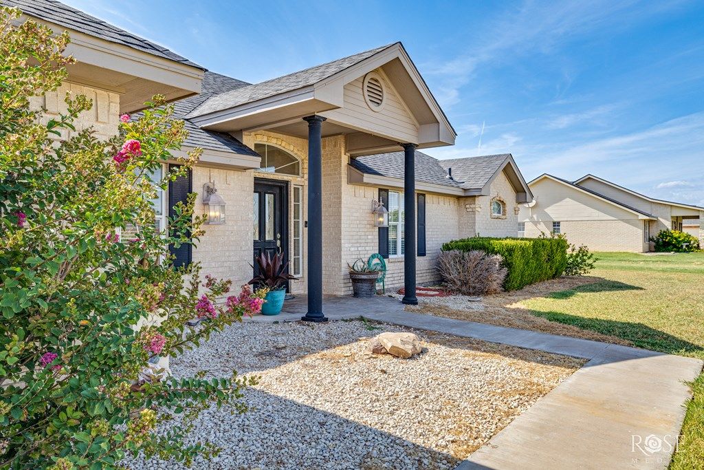 Image 5 of property listing at 7593 Plantation Court, Wall, TX 76957
