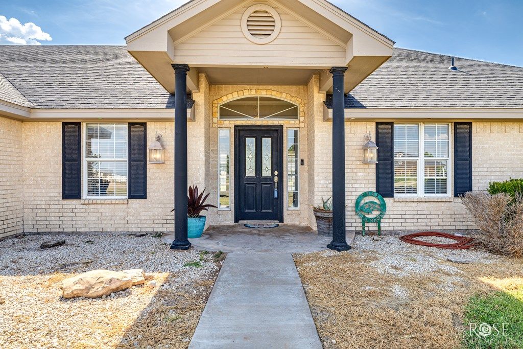 Image 6 of property listing at 7593 Plantation Court, Wall, TX 76957