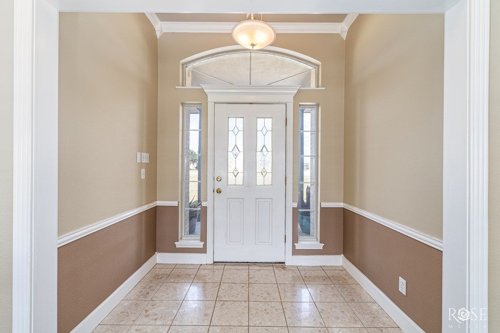 Image 7 of property listing at 7593 Plantation Court, Wall, TX 76957