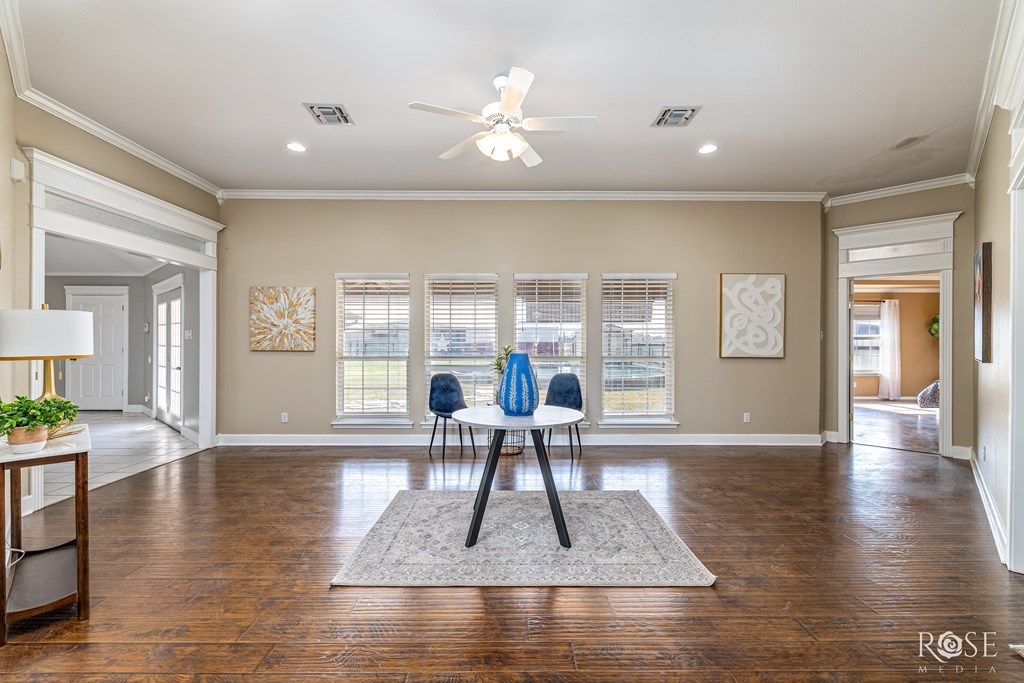 Image 8 of property listing at 7593 Plantation Court, Wall, TX 76957