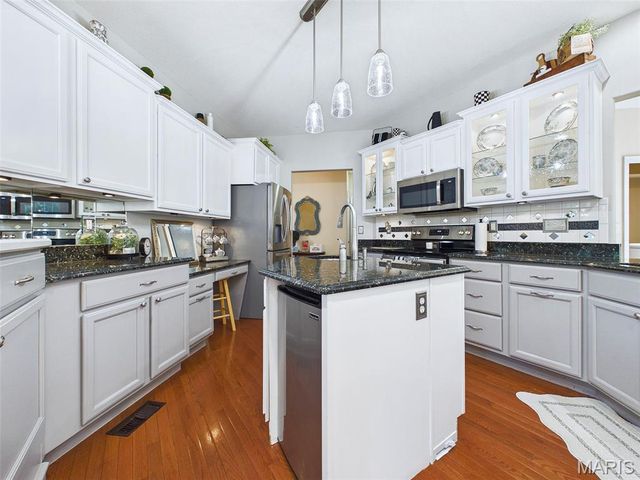 281 Fountain Drive, Glen Carbon, IL 62034