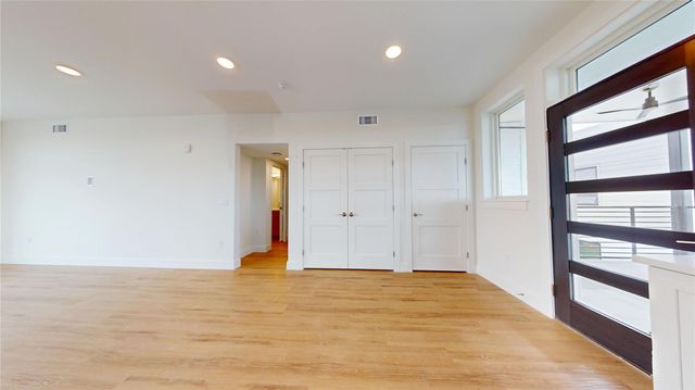 114 Delmar Street Street 407, Houston, TX 77011