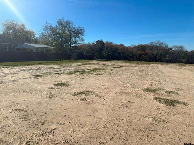 3020 W Gentry Parkway, Tyler, TX 75702