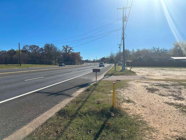 3020 W Gentry Parkway, Tyler, TX 75702