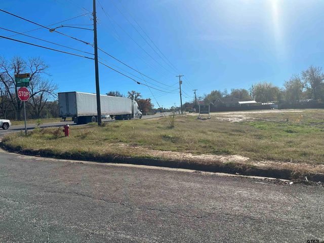 3020 W Gentry Parkway, Tyler, TX 75702