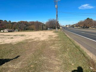3020 W Gentry Parkway, Tyler, TX 75702