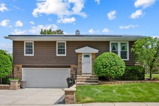 318 Hillcrest Drive, Algonquin, IL 60102