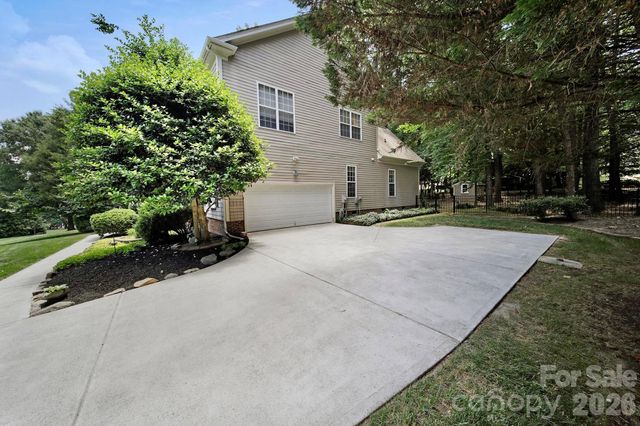 1512 Calvin Hal Road, Lake Wylie, SC 29710