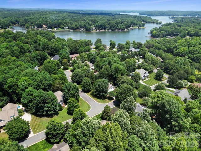 1512 Calvin Hal Road, Lake Wylie, SC 29710
