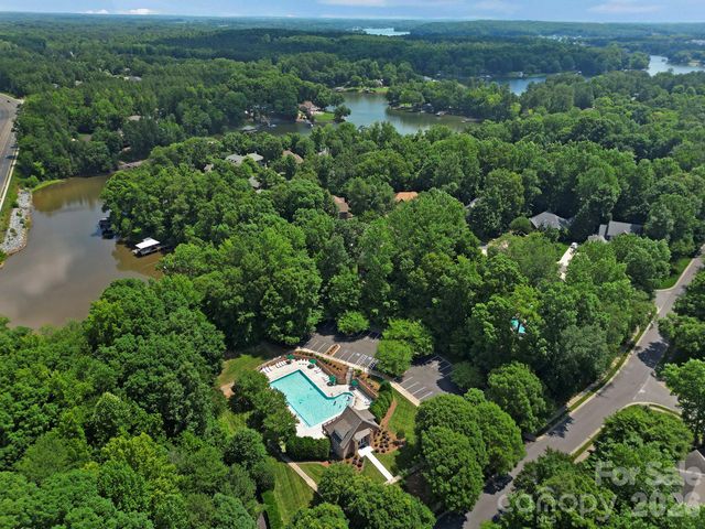 1512 Calvin Hal Road, Lake Wylie, SC 29710