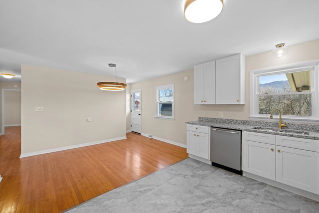 1726 MOUNTAIN VALLEY RD, Keezletown, VA 22832