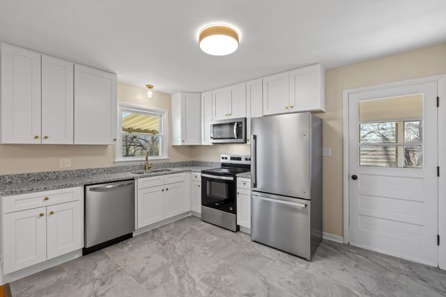 1726 MOUNTAIN VALLEY RD, Keezletown, VA 22832