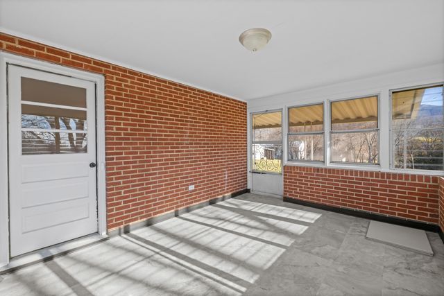 1726 MOUNTAIN VALLEY RD, Keezletown, VA 22832