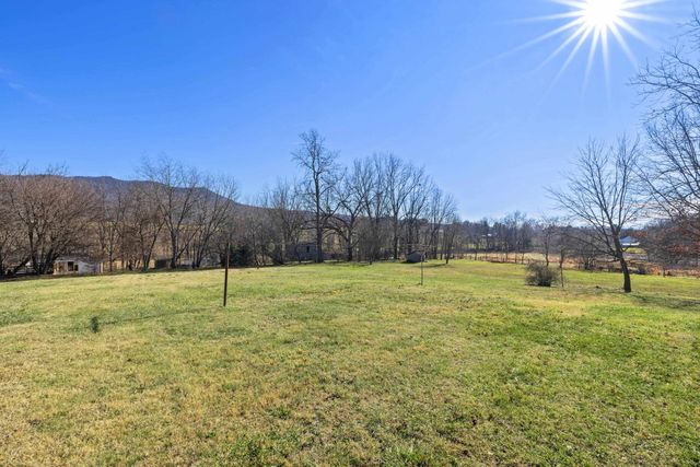 1726 MOUNTAIN VALLEY RD, Keezletown, VA 22832