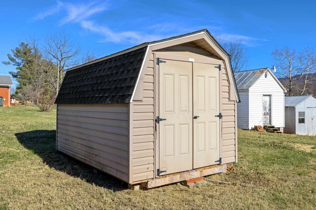 1726 MOUNTAIN VALLEY RD, Keezletown, VA 22832