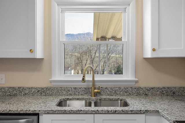 1726 MOUNTAIN VALLEY RD, Keezletown, VA 22832