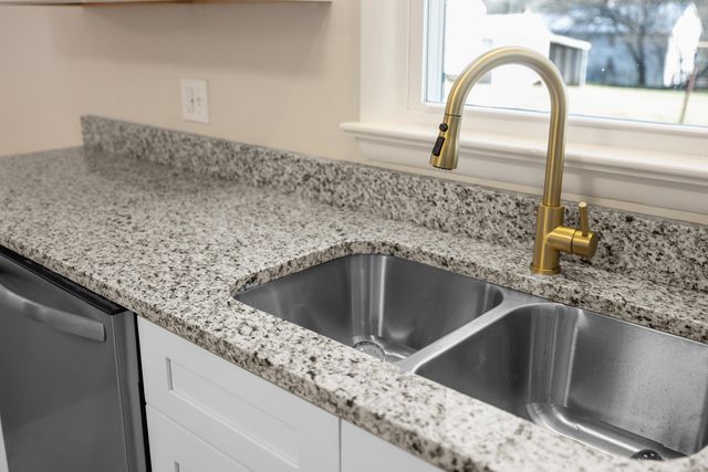 1726 MOUNTAIN VALLEY RD, Keezletown, VA 22832