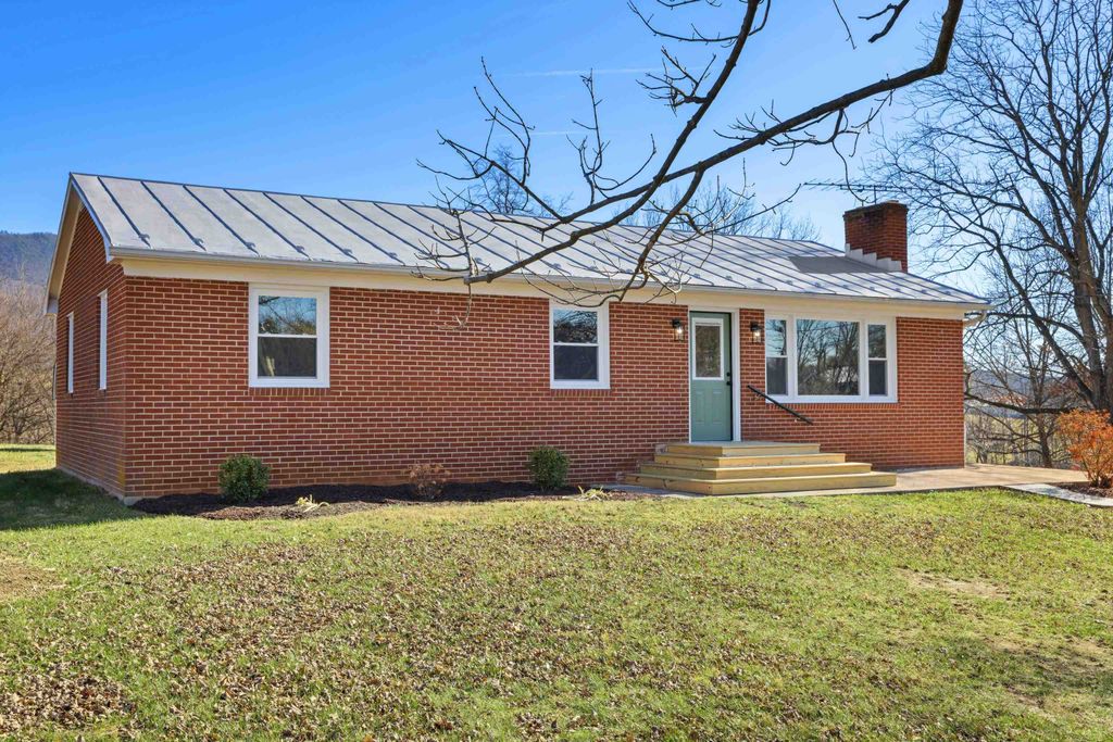 1726 MOUNTAIN VALLEY RD, Keezletown, VA 22832