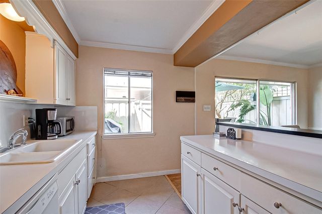 6332 Chevy Chase Drive 16, Houston, TX 77057