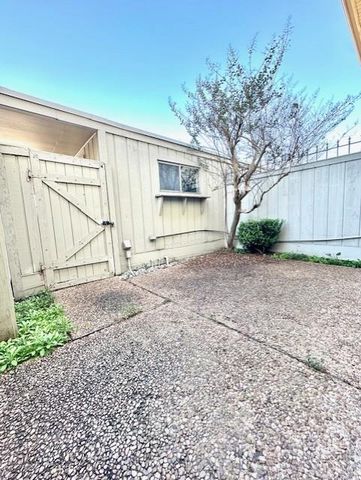 6332 Chevy Chase Drive 16, Houston, TX 77057