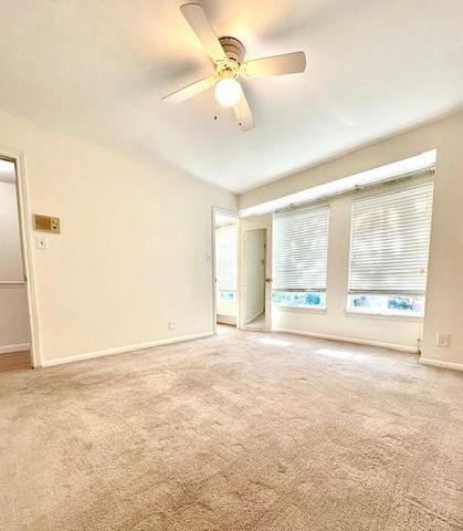 6332 Chevy Chase Drive 16, Houston, TX 77057