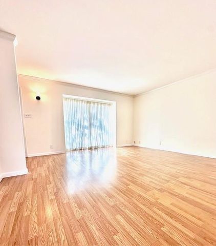 6332 Chevy Chase Drive 16, Houston, TX 77057