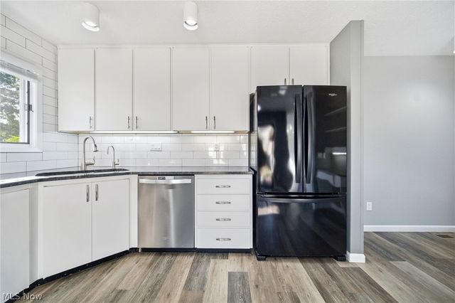 21600 Oak Bark Trail, Strongsville, OH 44149
